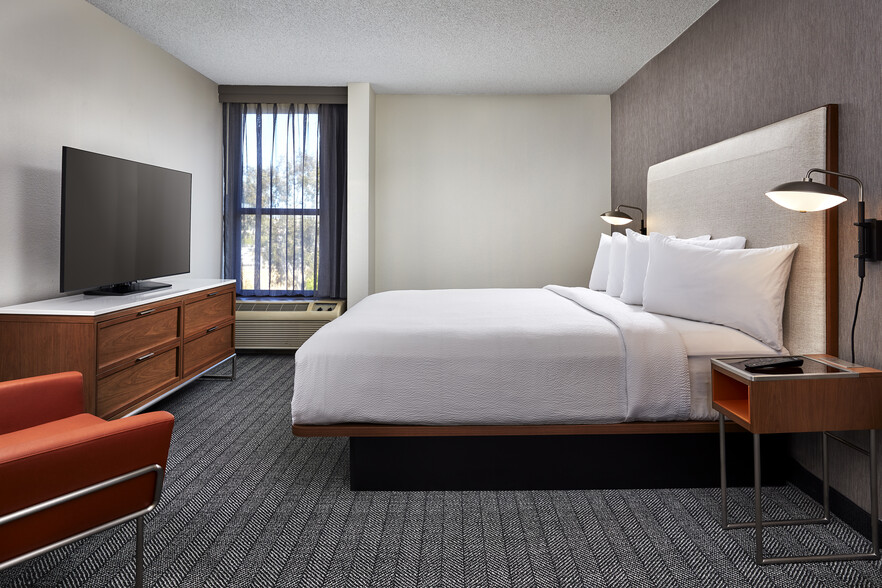 More Photos Of 1000 Fairgrounds Dr, Vallejo Hotel For Sale