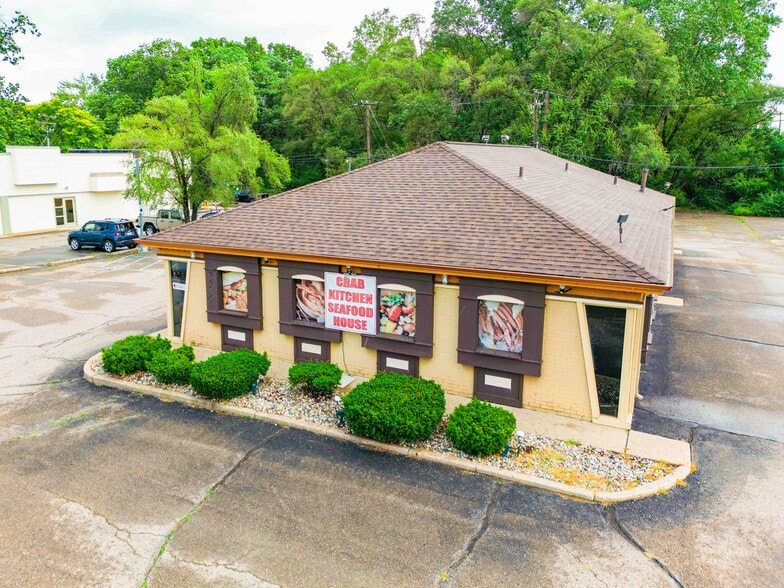 Primary Photo Of 7520 N Wayne Rd, Westland Restaurant For Sale