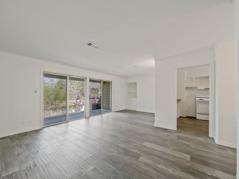 More Photos Of 2326 Hartford Rd, Austin Apartments For Sale