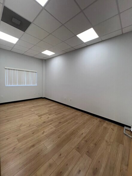 More Photos Of 9016 Fullbright Ave, Chatsworth Warehouse For Lease