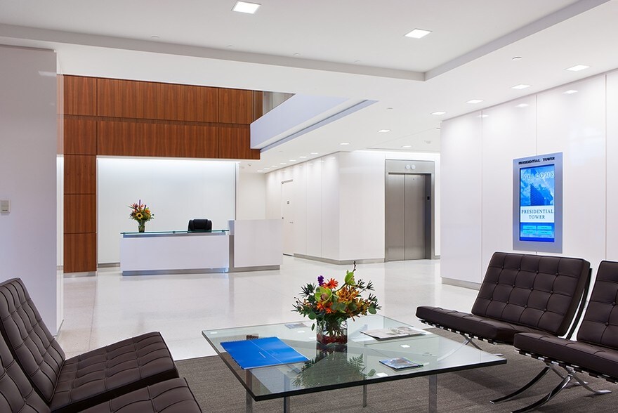 More Photos Of 2550 S Clark St, Arlington Office For Lease