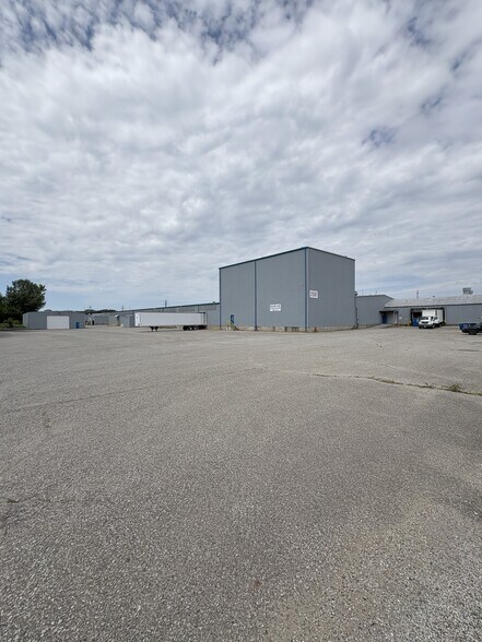 More Photos Of 1507 S Olive St, South Bend Warehouse For Lease
