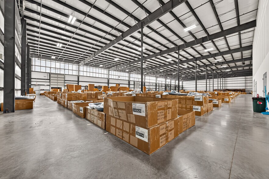 More Photos Of 15135 Bellaire Blvd, Houston Warehouse For Lease