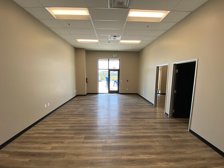 More Photos Of 943-965 E 11th St, Loveland Warehouse For Lease