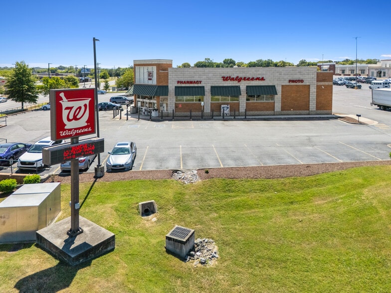 More Photos Of 1300 Hazelwood Dr, Smyrna Drugstore For Sale