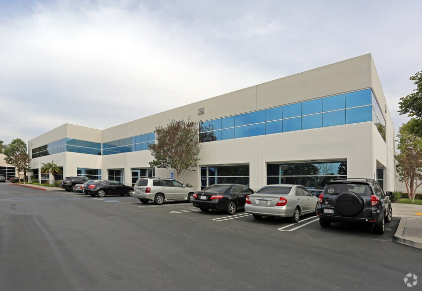Primary Photo Of 1555-1565 McGaw Ave, Irvine Light Manufacturing For Lease