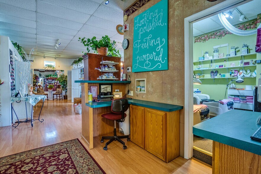 More Photos Of 6 Bush Park Ln, Penn Yan Office For Sale