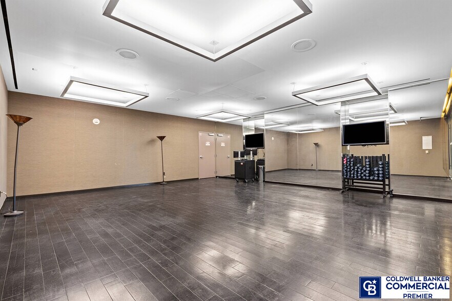 More Photos Of 4381 W Flamingo Rd, Las Vegas Hotel For Lease