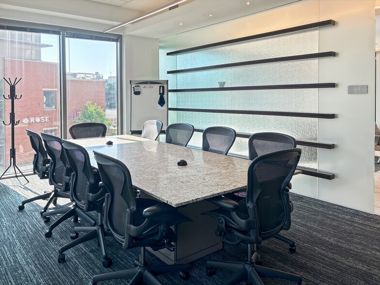 More Photos Of 21 Waterway Ave, The Woodlands Coworking Space