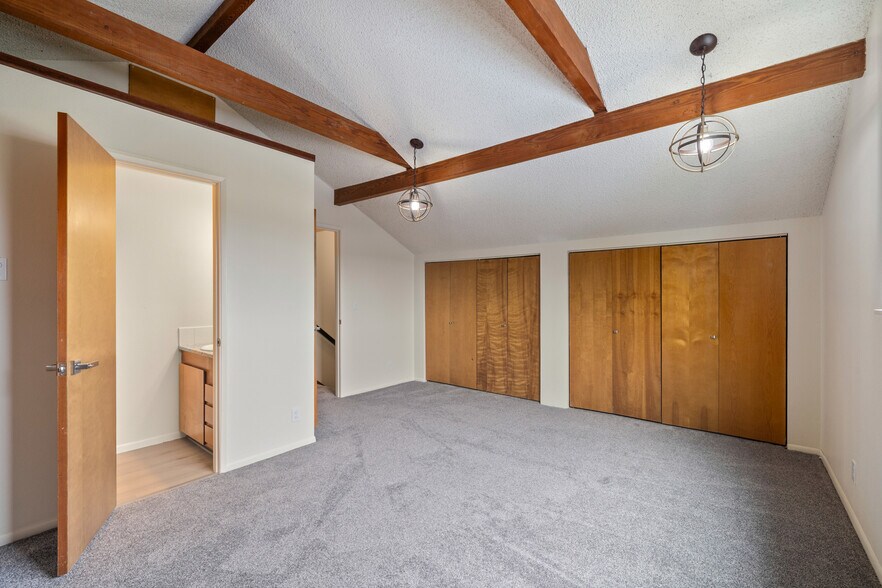 More Photos Of 1009-1011 Grove Ave, Tillamook Apartments For Sale