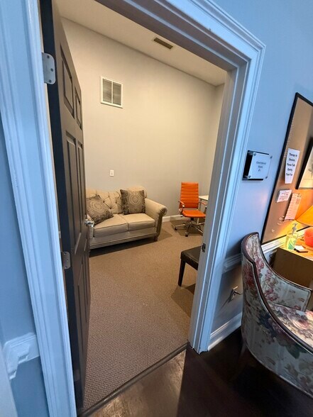 More Photos Of 7 Brendan Way, Greenville Storefront Retail Office For Lease