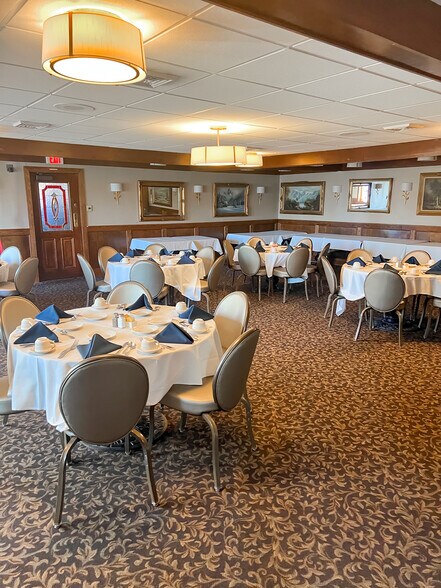 More Photos Of 3207 W West Chester Pike, Newtown Square Restaurant For Sale