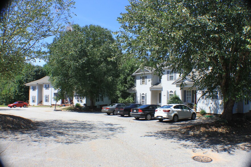 More Photos Of 106-118 Huntress Dr, Greer Apartments For Sale