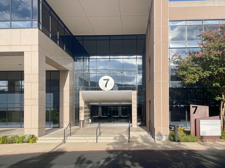 More Photos Of 6500 River Place Blvd, Austin Coworking Space