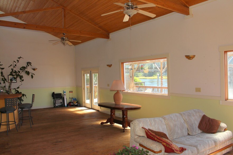 More Photos Of 6750 Or-126 Hwy, Florence Marina For Sale