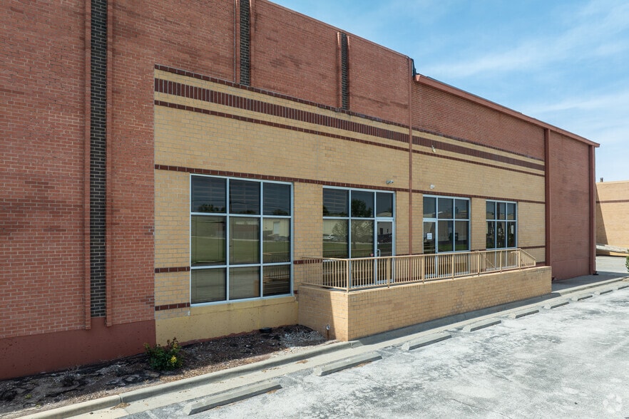 More Photos Of 1600-1840 Vernon St, North Kansas City Warehouse For Lease