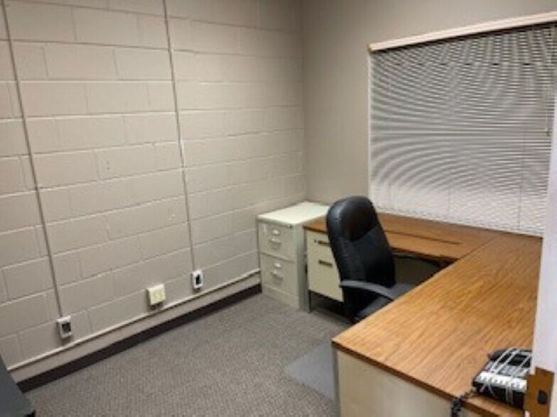 More Photos Of 126 S 4th St, Dekalb Office For Lease