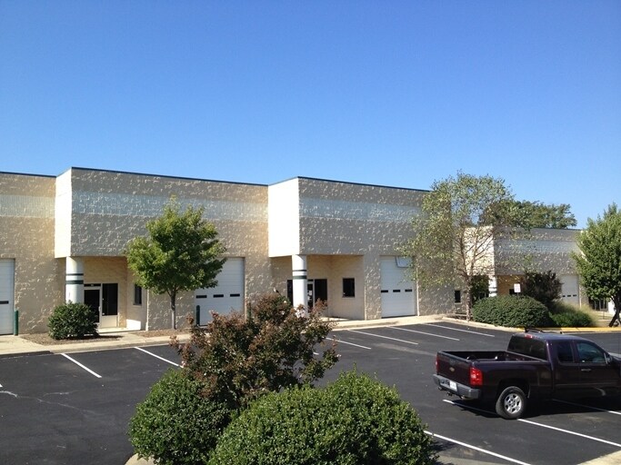 More Photos Of 12 Commerce Pky, Fredericksburg Flex For Lease