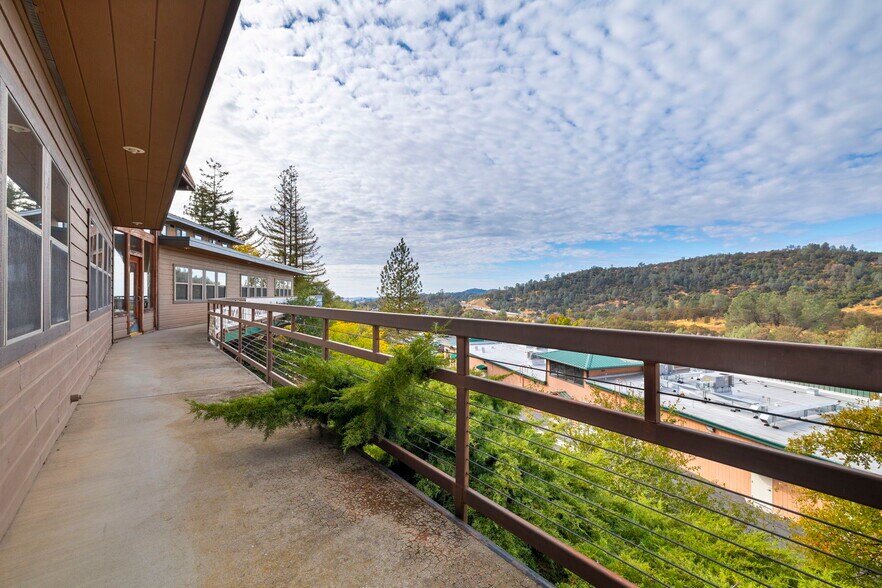 More Photos Of 13951 Mono Way, Sonora Office For Lease