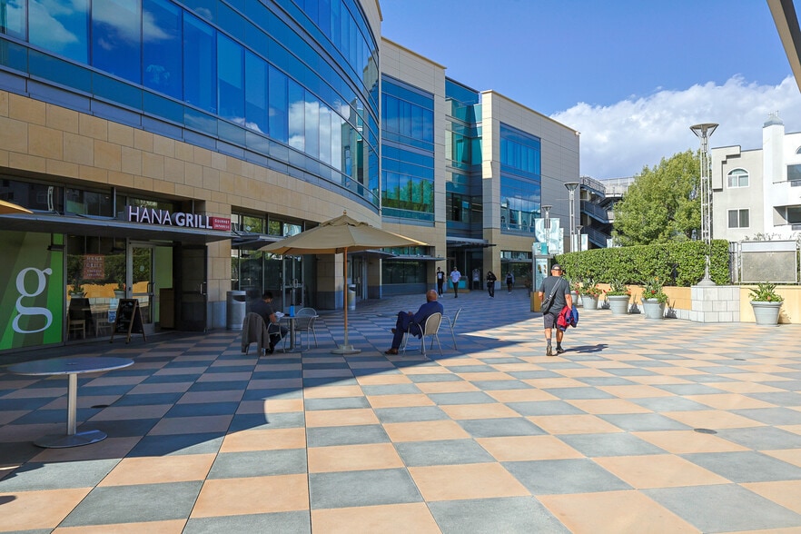 More Photos Of 15301 Ventura Blvd, Sherman Oaks Unknown For Lease