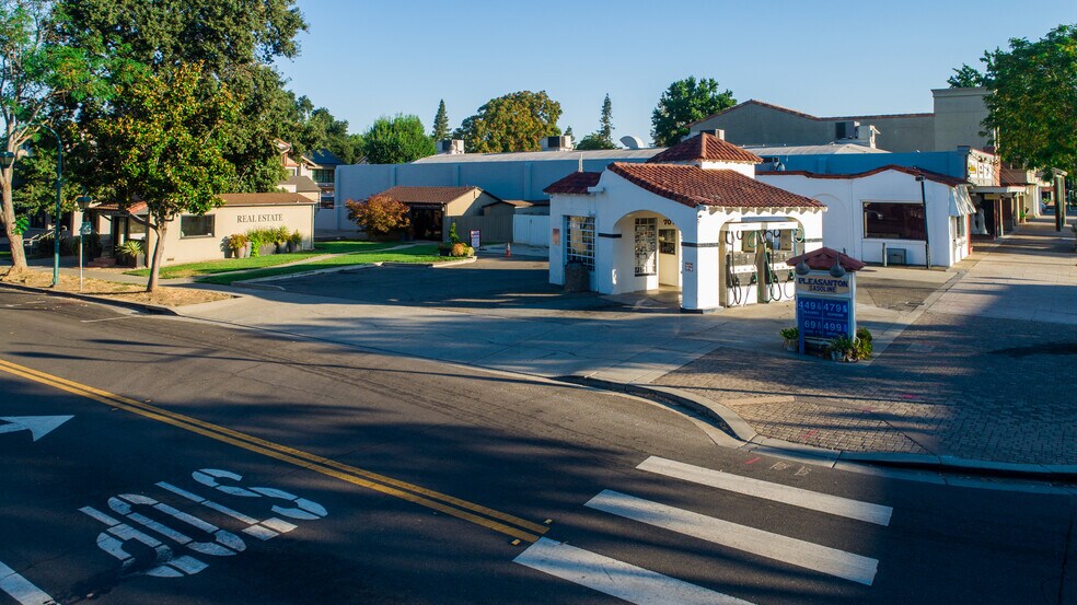More Photos Of 707 Main St, Pleasanton Service Station For Sale