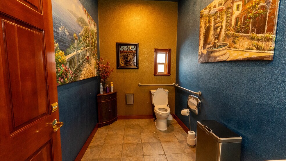 More Photos Of 360 NW Vermont St, Bend Office Residential For Lease