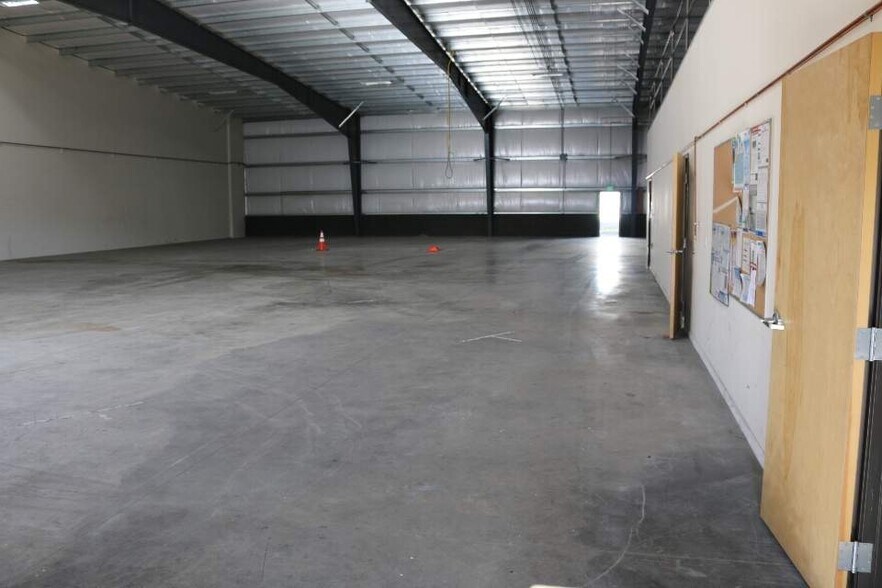 More Photos Of 3543 Steelhead Run Ave, Albany Manufacturing For Lease