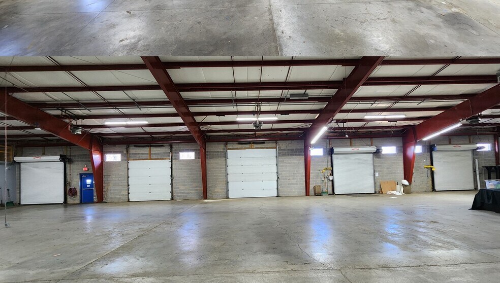 More Photos Of 60 Scott Rd, Prospect Warehouse For Lease