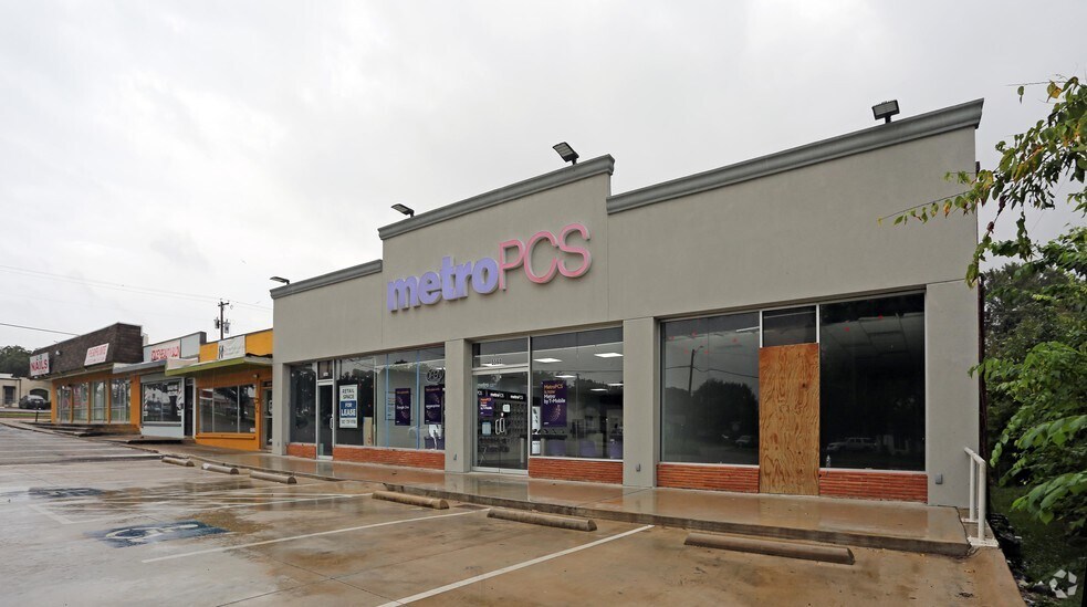 More Photos Of 5560 Meadowbrook Dr, Fort Worth Storefront Retail Office For Sale