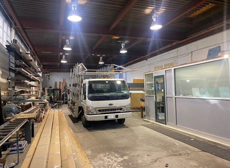 More Photos Of 294 Union Ave, New Rochelle Showroom For Sale