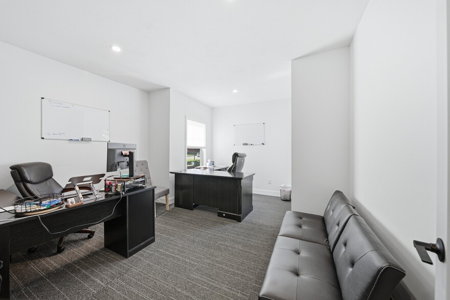 More Photos Of 367 Main St, Oxford Office For Sale