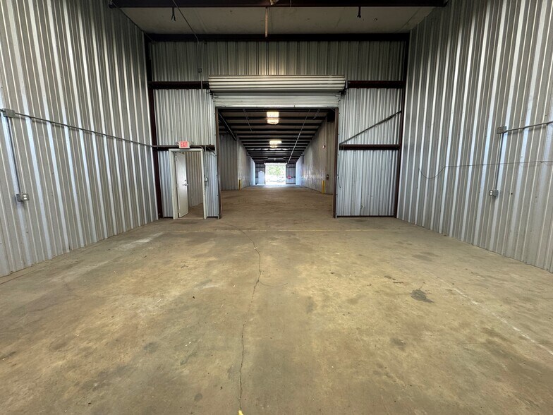 More Photos Of 16261 Hollister St, Houston Unknown For Lease