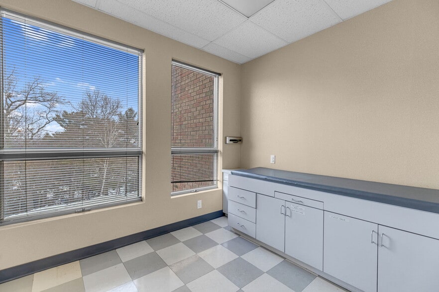 More Photos Of 60 Westwood Ave, Waterbury Medical For Sale