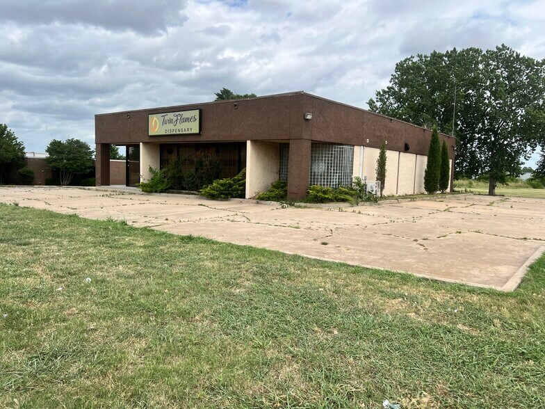 More Photos Of 7378 S Walker Ave, Oklahoma City Office For Lease