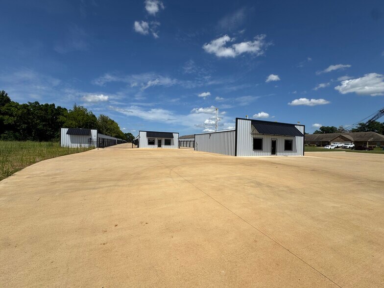More Photos Of 975 Houston st, Bullard Self Storage For Sale