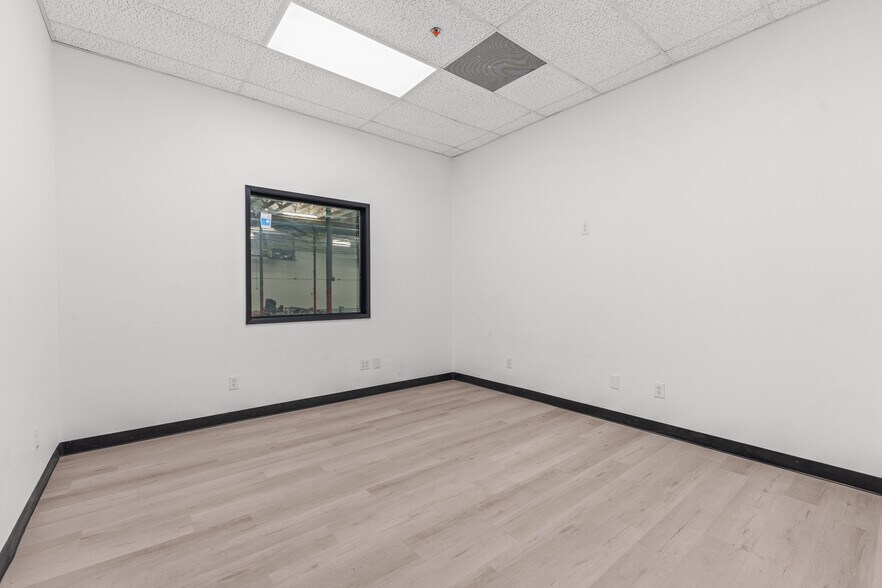 More Photos Of 3535 N Anza Rd, Palm Springs Warehouse For Sale