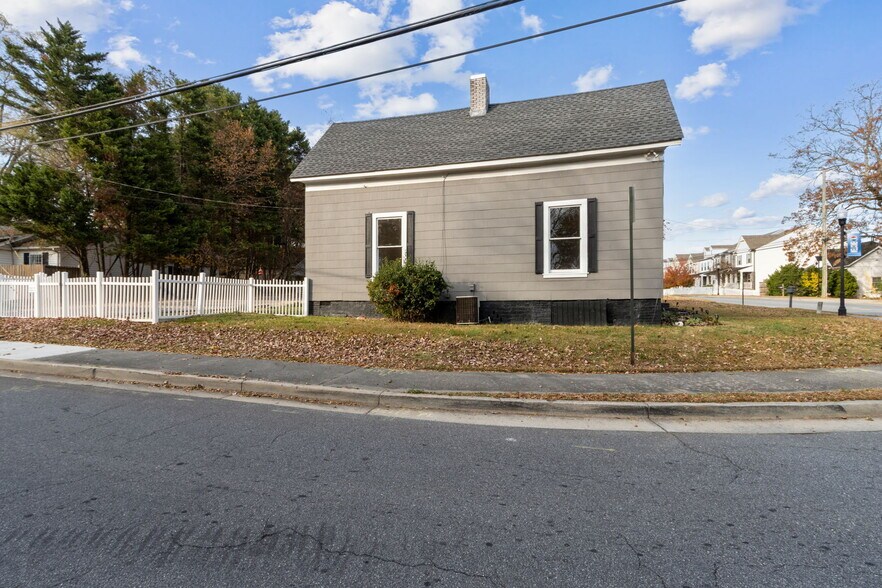 More Photos Of 2951 Moon Station Rd NW, Kennesaw Office For Sale