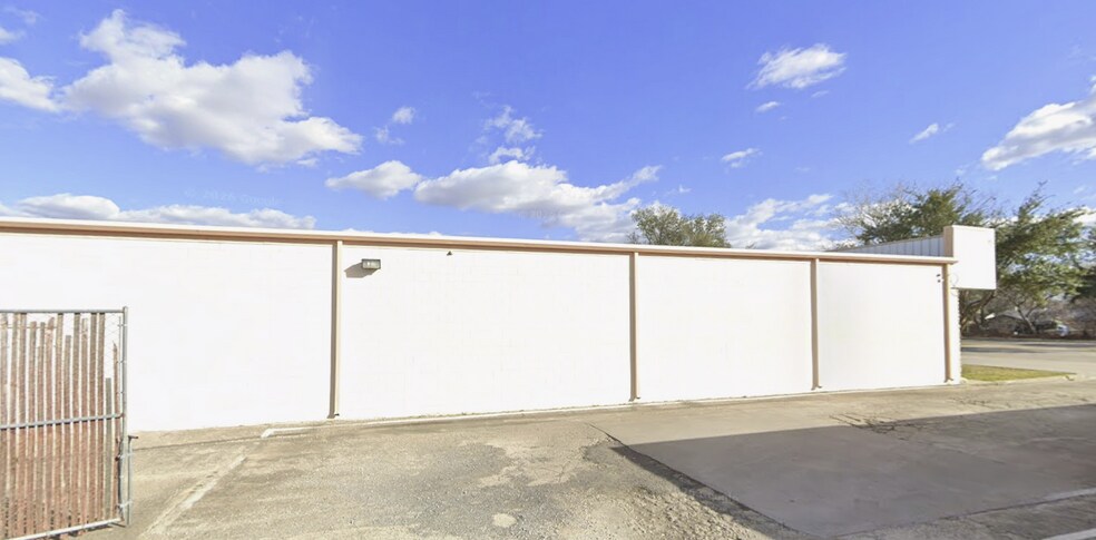 More Photos Of 1201 E Arkansas Ln, Arlington Storefront For Sale