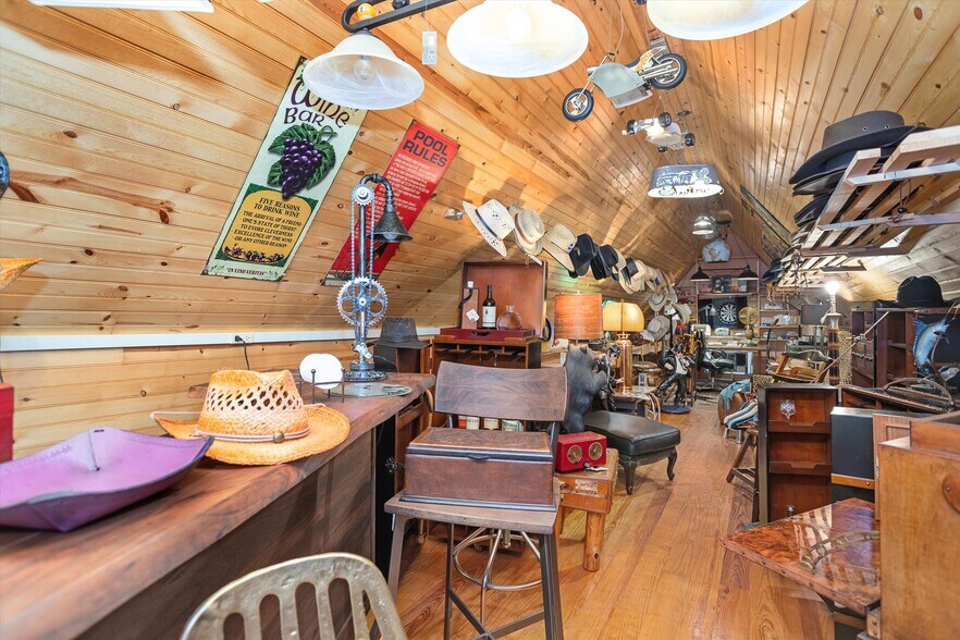 More Photos Of 310 N Mound St, Nacogdoches Flex For Sale