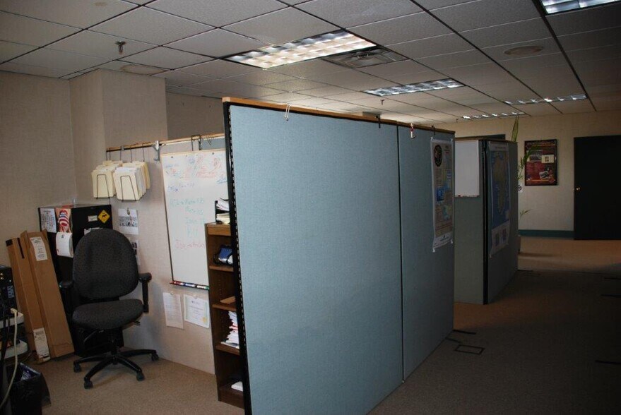 More Photos Of 136 Center St, Old Town Office For Sale