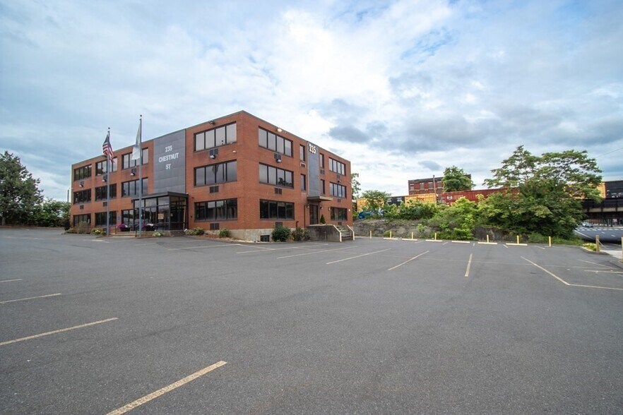 More Photos Of 235 Chestnut St, Springfield Office For Lease