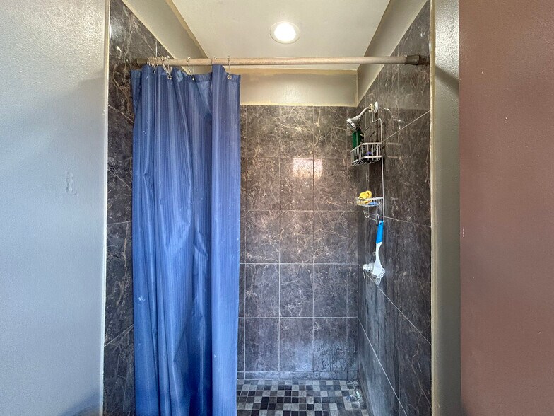 More Photos Of 1401 Guatemozin St, Laredo Warehouse For Sale