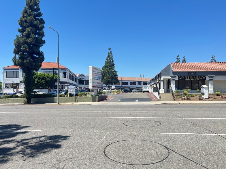 Primary Photo Of 19450 Rinaldi St, Northridge Unknown For Lease