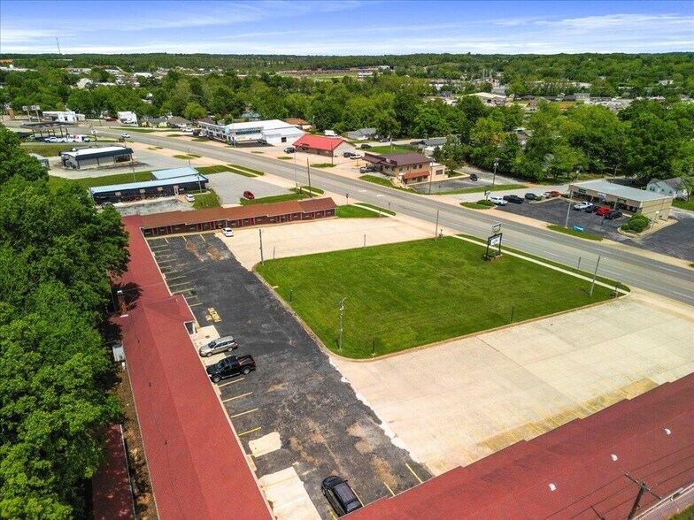More Photos Of 505 Porter Wagoner Blvd, West Plains Hotel For Sale
