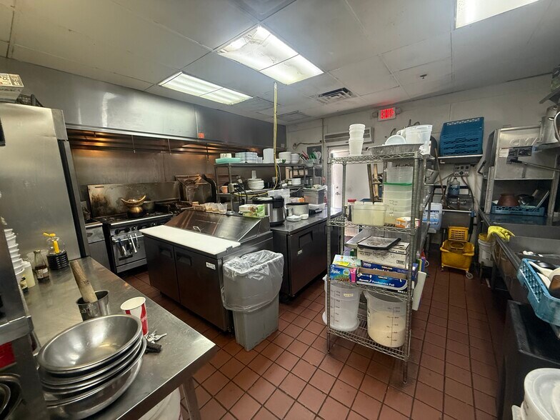 More Photos Of 9400 S Eastern Ave, Las Vegas General Retail For Lease