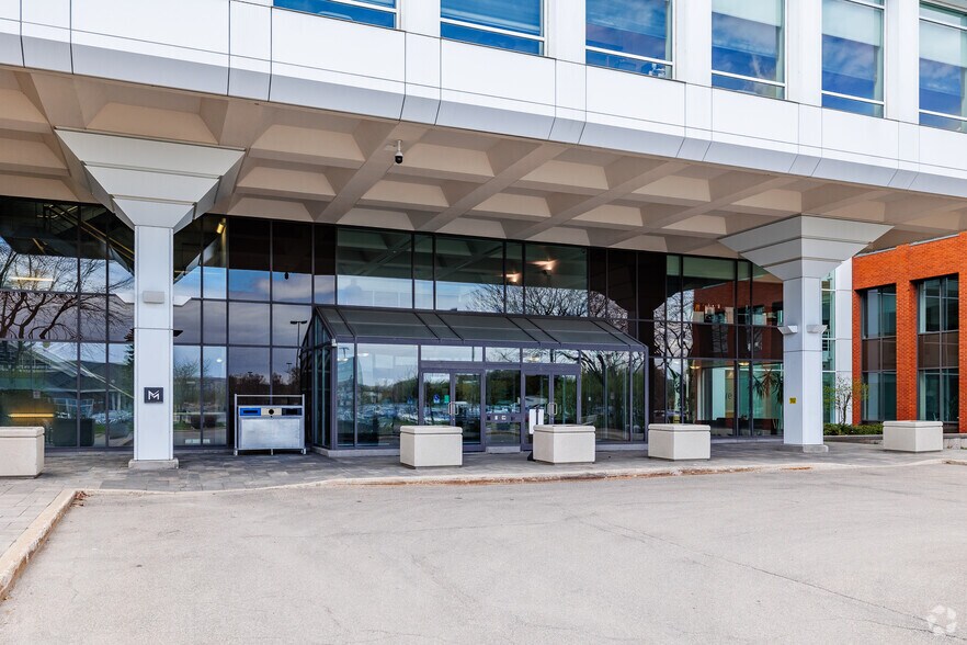 More Photos Of 400 Av Sainte-Croix, Saint-Laurent Office For Lease