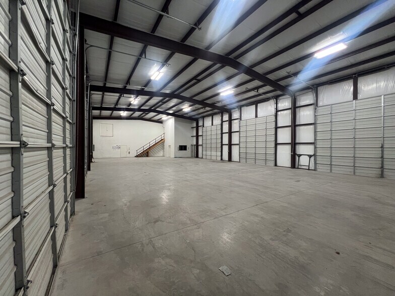 More Photos Of 6407 S County Road 1273, Midland Warehouse For Lease