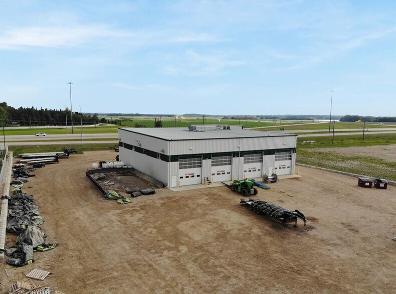 More Photos Of 41 Queensgate Cres, Blackfalds Manufacturing For Lease