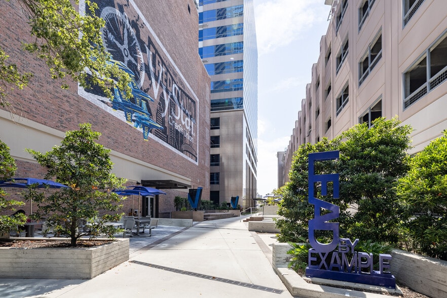 More Photos Of 100 W Bay St, Jacksonville Office For Lease