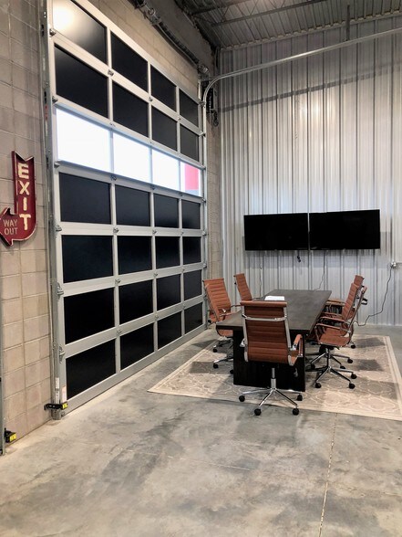 More Photos Of 2100 Double Creek Dr, Round Rock Warehouse For Lease